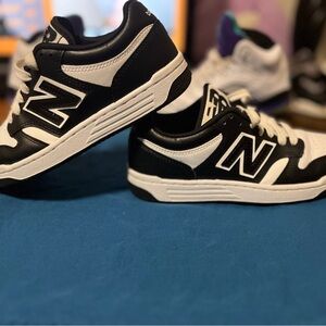 New Balance Men's Black and White Athletic Sneakers